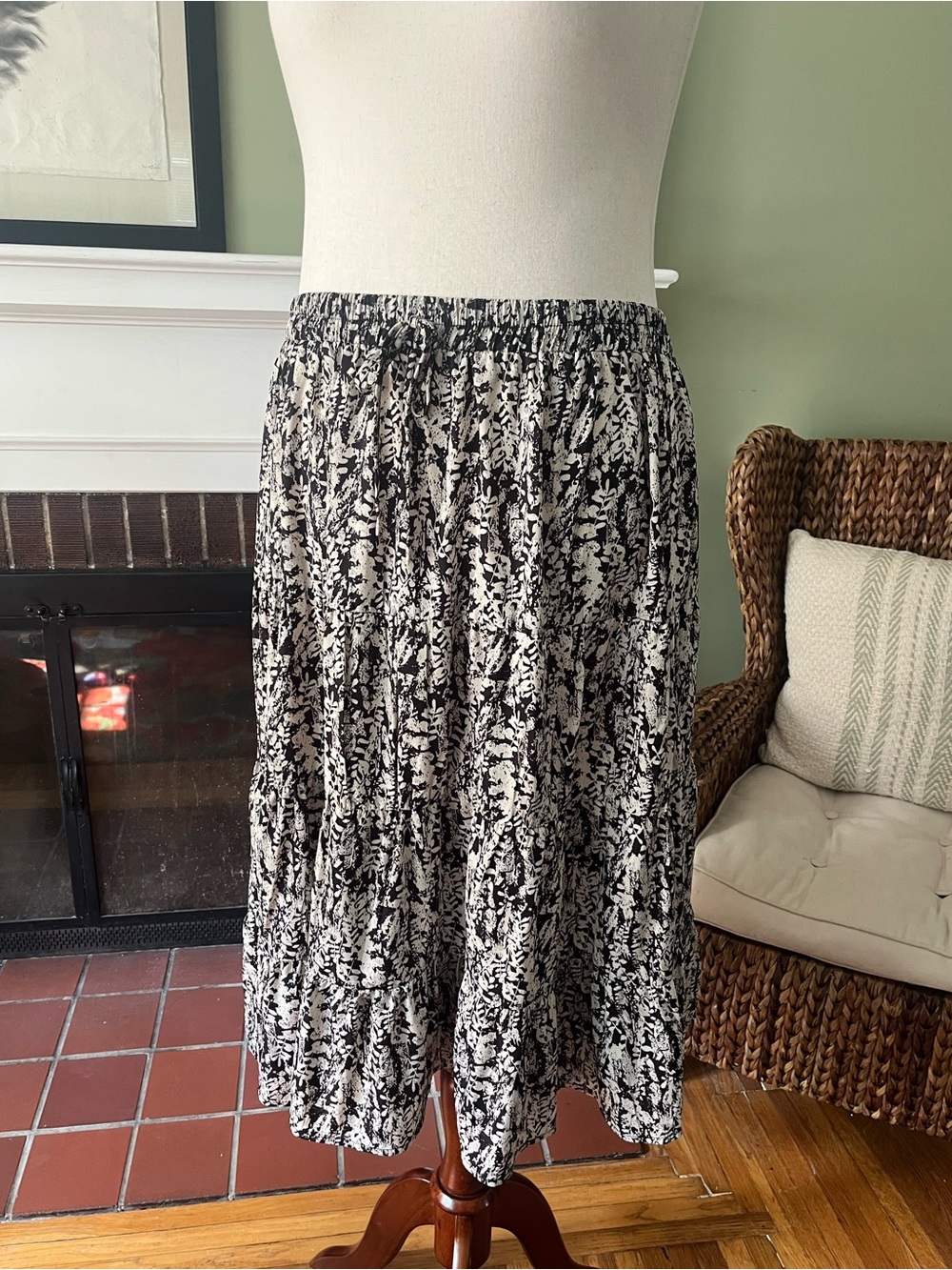 Hayden Los Angeles Cream & Black Abstract Botanical Tiered Midi Skirt | Size 3XL